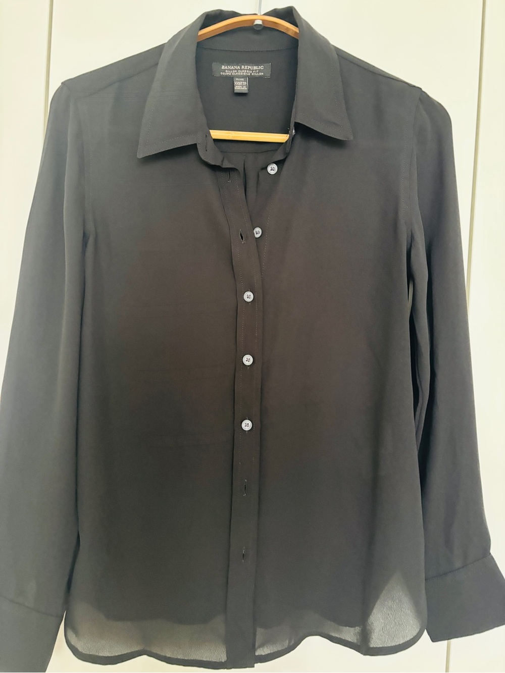 Banana Republic women’s black Button-Front Dress Shirt